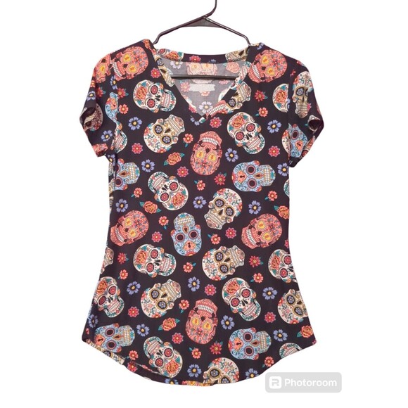 No Boundaries Sugar Skulls V-Neck Womens T-Shirt Size M 7-9 - Picture 1 of 7